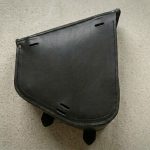 Dos plat de la sacoche Master Leather Deluxe avec passants de fixation